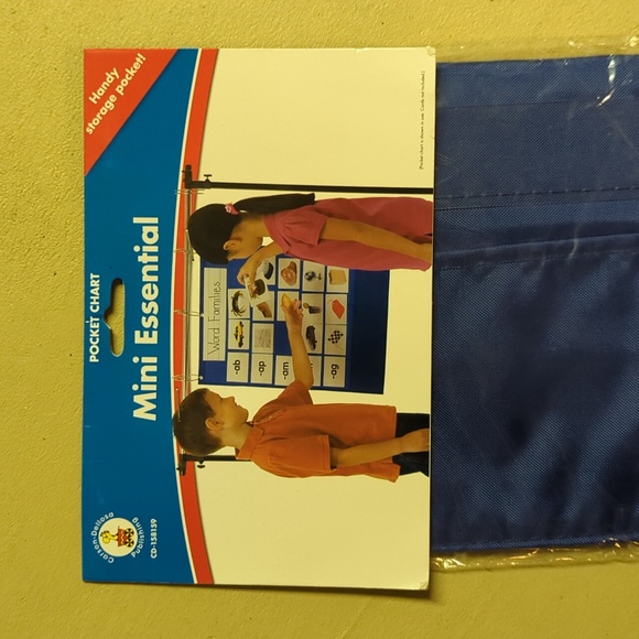 Carson-Dellosa Educational Pocket Chart with storage pocket - Picture 4 of 5
